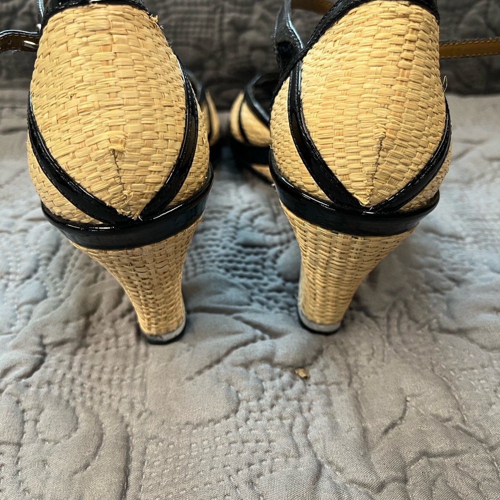 Chic Black and Straw Women's Shoes - Picture 5 of 5